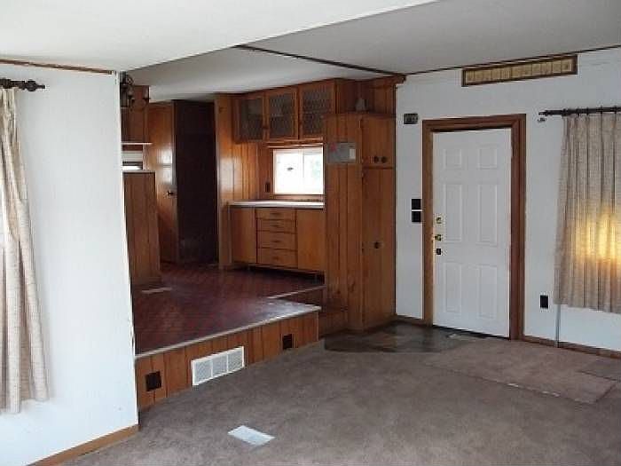 2nd image of 93 Circle Creek Ln