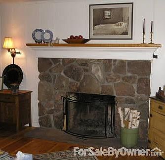 Fieldstone Fireplace : This is a fully working fireplace with a tiger maple mantel.