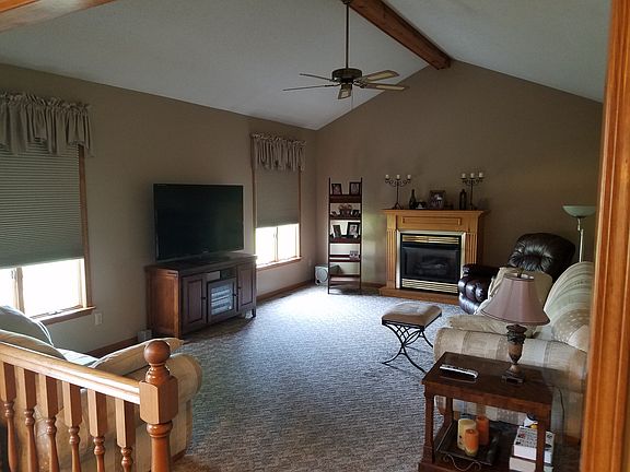5th image of 12 Rose Hill Cir