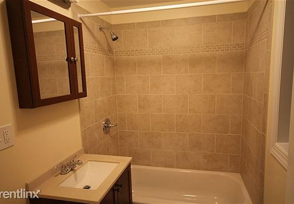 4th image of 1115 W Oakdale Ave #3470847