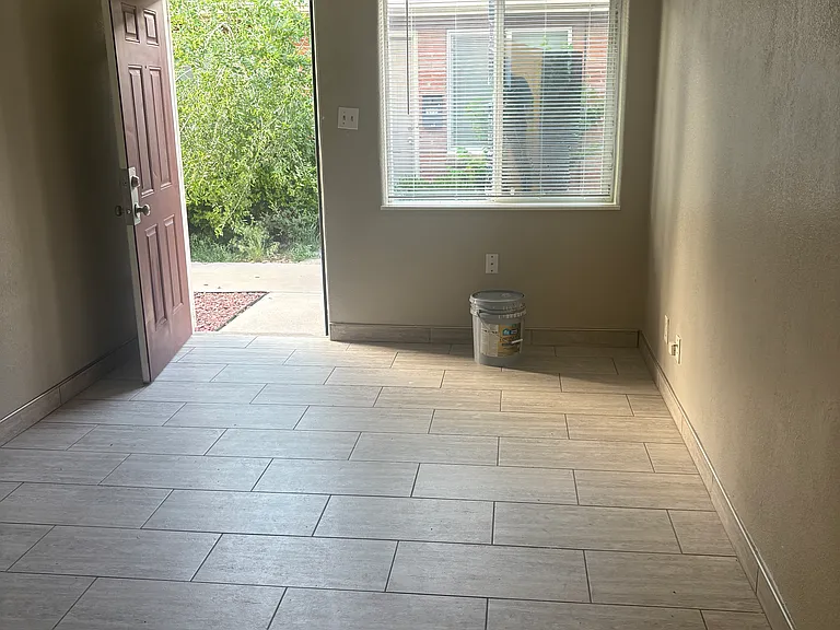 1416 Clinton St — Photo 3
