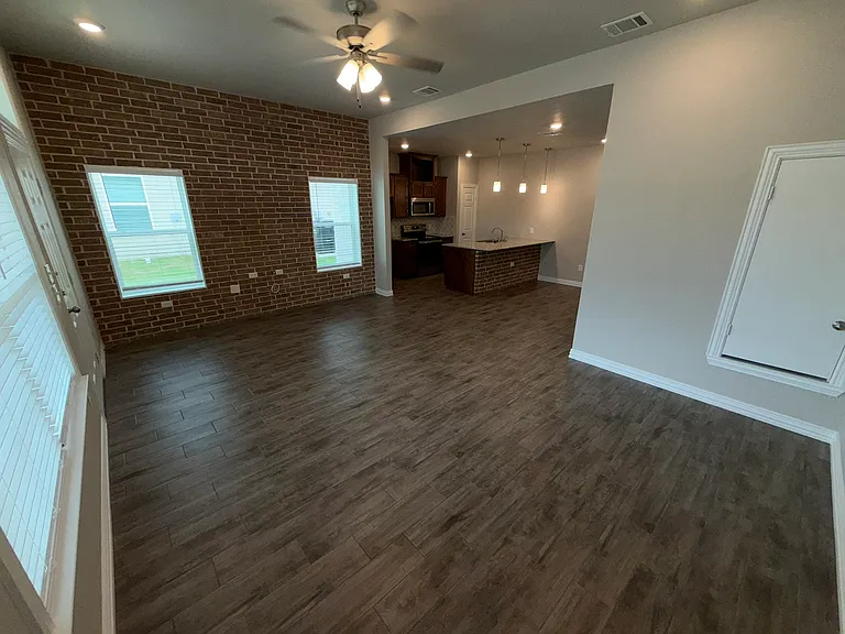 3415 Fenway Cir — Photo 12