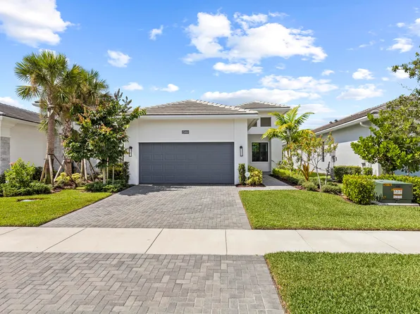 15860 KEY BISCAYNE Lane, The Acreage, FL 33470
