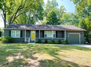 2909 W 49th Ter, Westwood, KS 66205