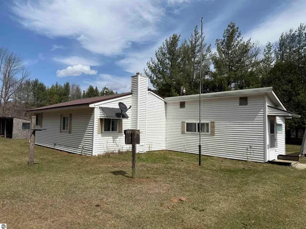 3991 S Dundas Rd, Beaverton, MI 48612