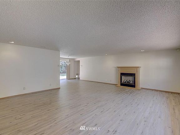 4th image of 10744 Ashworth Ave N