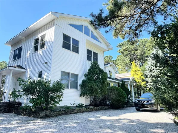 146 North Road, Hampton Bays, NY 11946