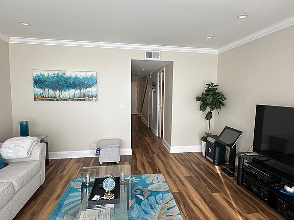3rd image of 1290 Terra Nova Blvd
