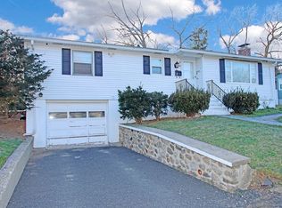 186 Parklawn Dr, Waterbury, CT 06708