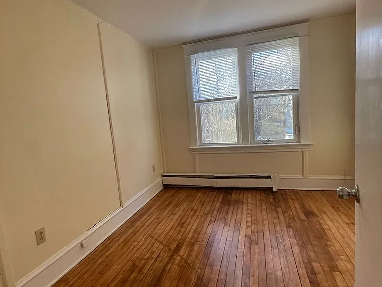45 1/2 Willow St — Photo 5