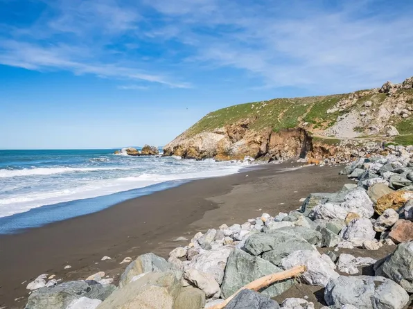 Dondee St, Pacifica, CA 94044