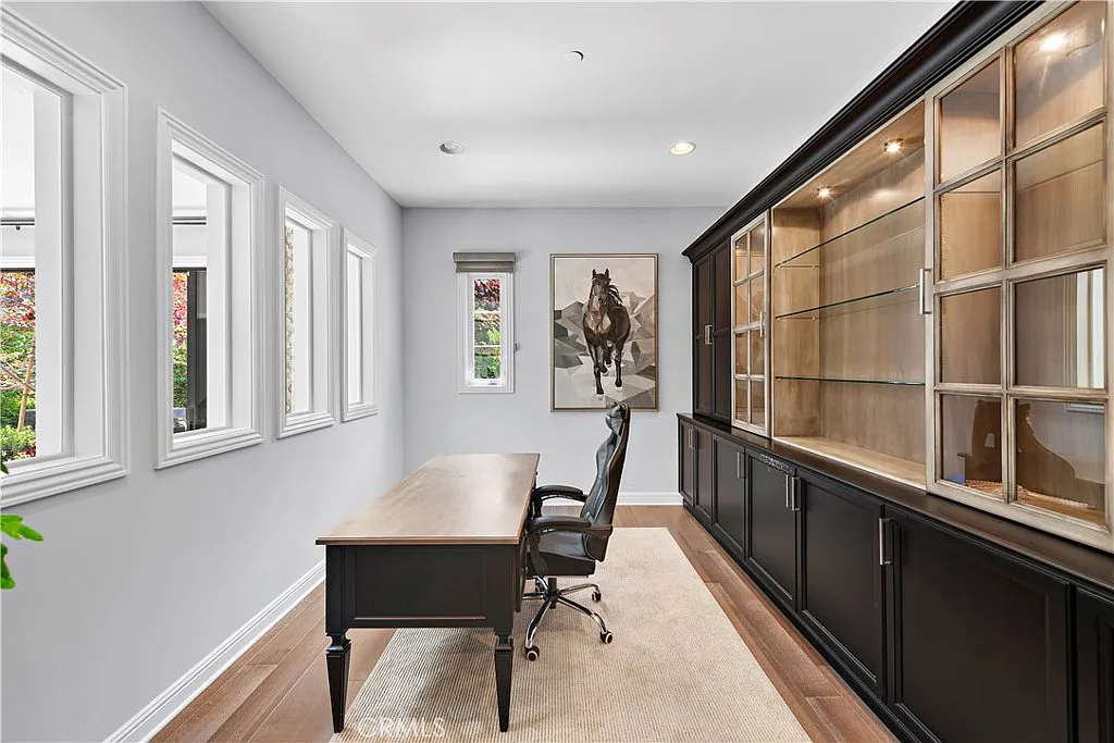 4 bed, 4.5 bath, 5254 sqft, $15,500 — Photo 4