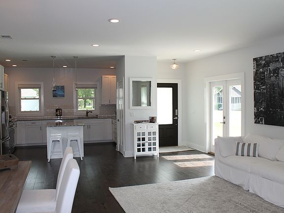 4th image of 2400 N 15th Ave