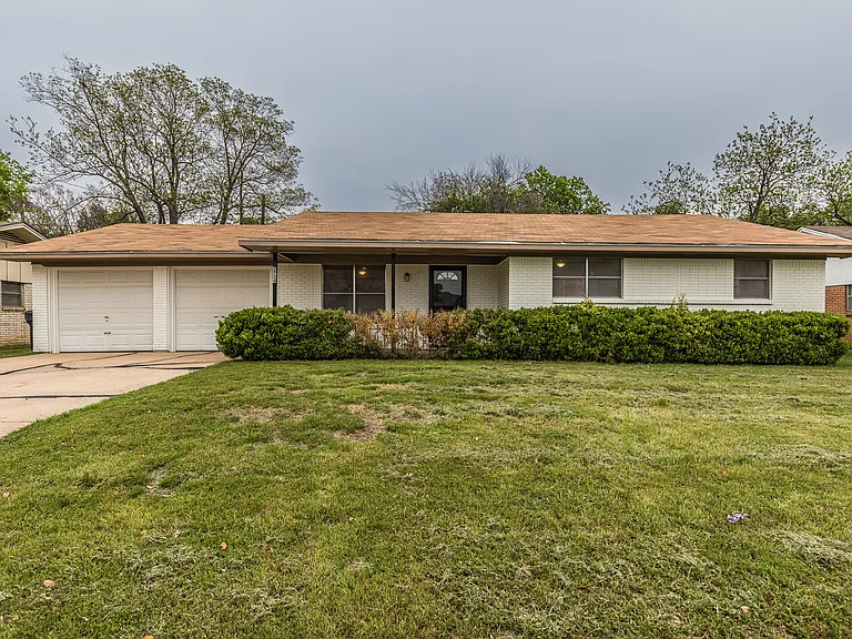 2724 Denise Dr — Photo 1