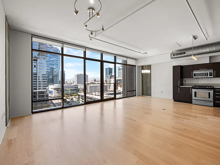 1100 S Hope St #1410 — Photo 22