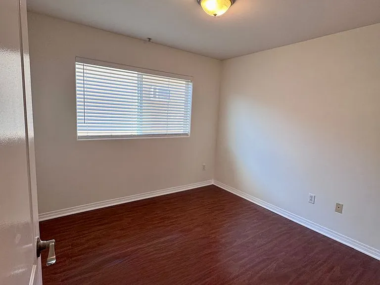 13525 Vanowen St #103 — Photo 19