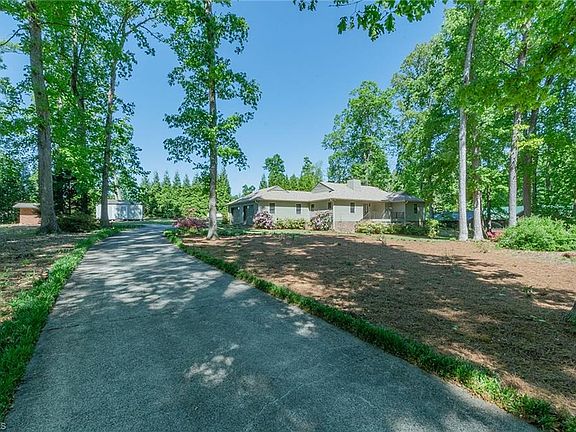 2nd image of 6304 Sable Ln