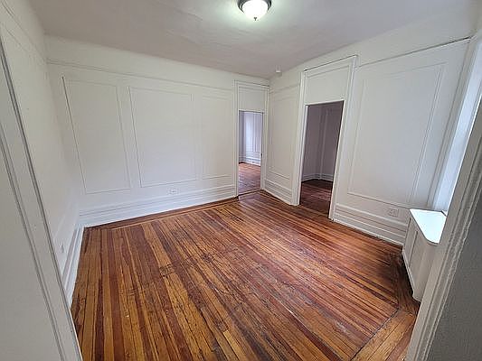 1st image of 33 Bank St #18