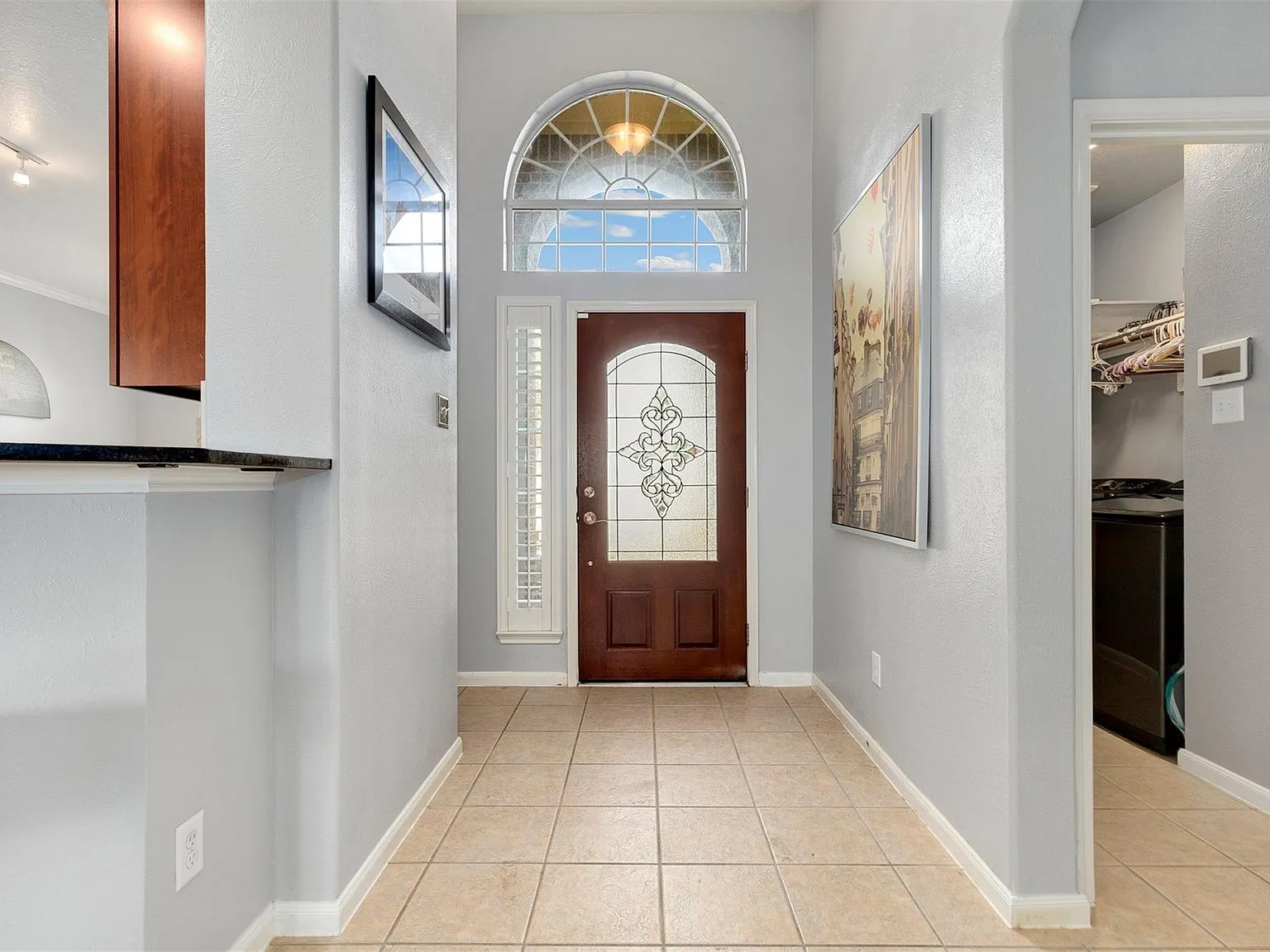 3 bed, 2.0 bath, 1713 sqft, $2,250 — Photo 3
