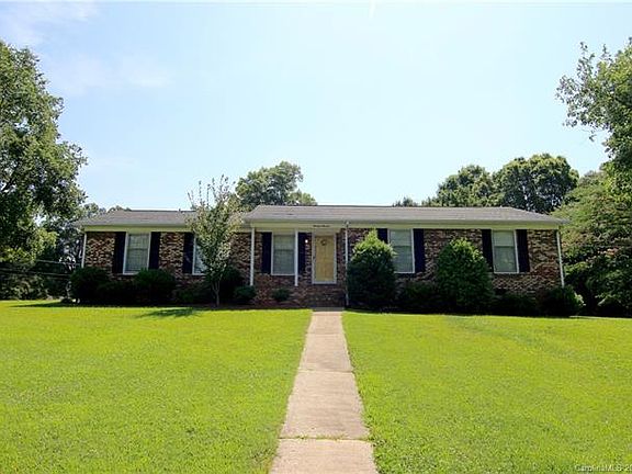 2nd image of 1900 Woodgreen Dr