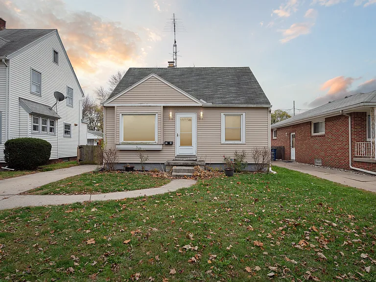 35 W Capistrano Ave — Photo 4