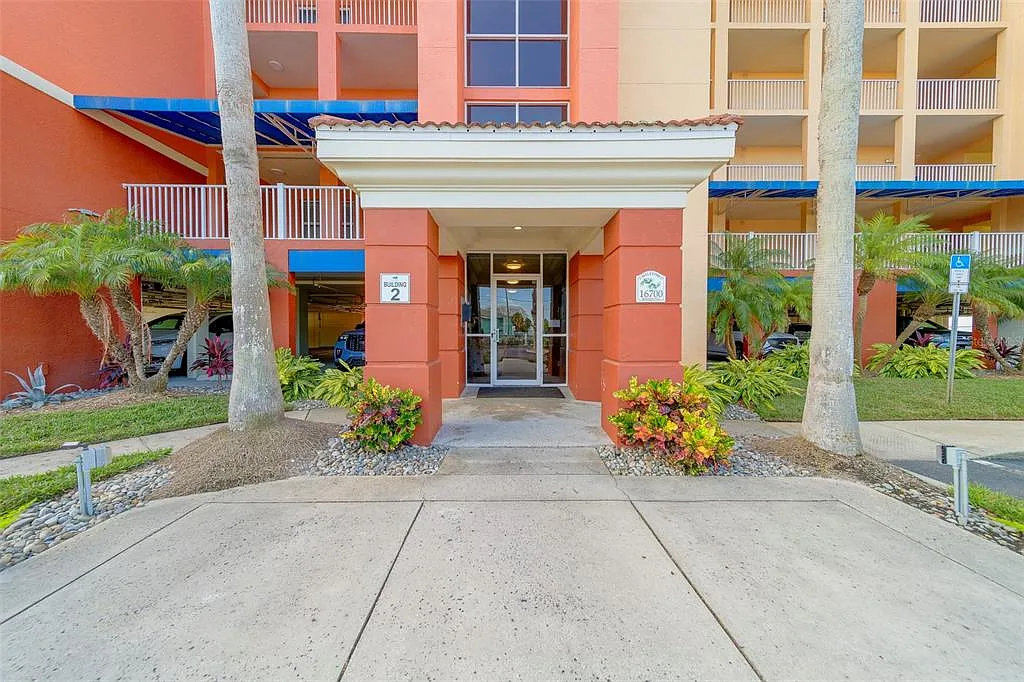 3 bed, 2.0 bath, 1435 sqft, $9,500 — Photo 3