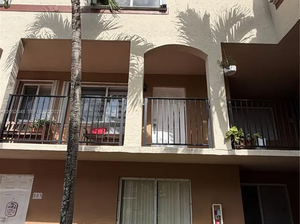 551 NW 82nd Ave, Miami, FL
