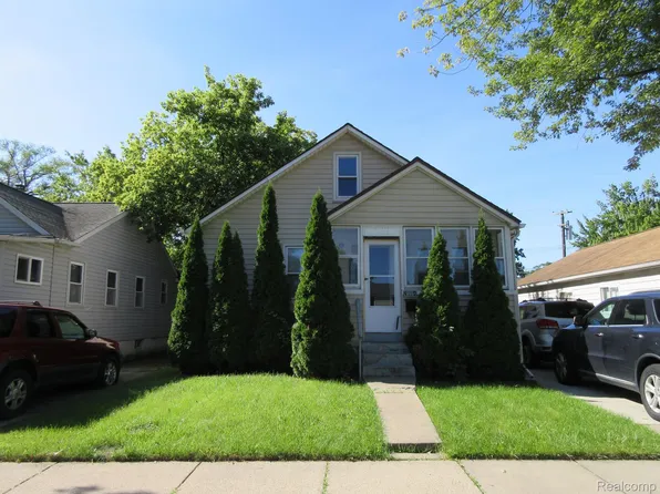 20064 E Eight Mile Rd, Harper Woods, MI 48225