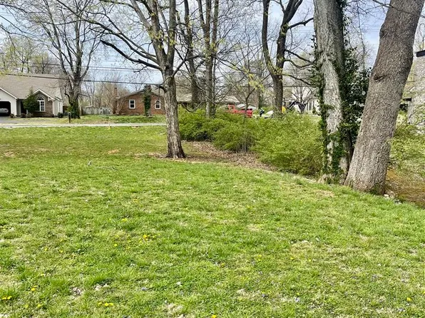 1656 Smallhouse Rd, Bowling Green, KY 42104