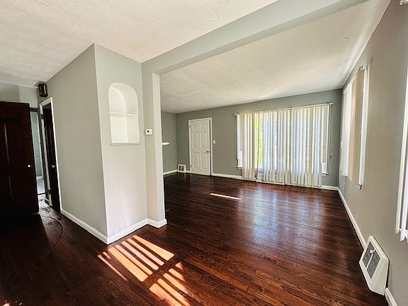 5th image of 5171 Case Ave