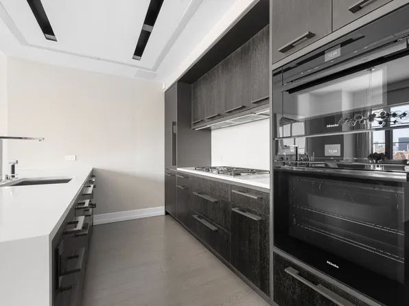 70 Charlton Street image 8 of 17