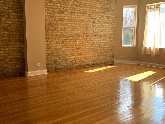 2nd image of 2821 N Sacramento Ave #2