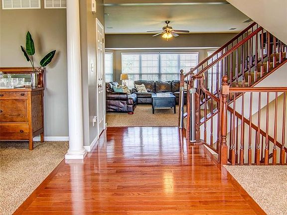 Wood floor 2 Story Entry draws you in with the high ceilings.....