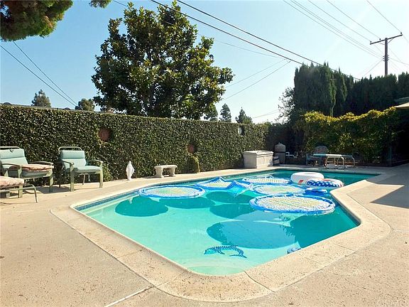 4th image of 6581 Vanguard Ave