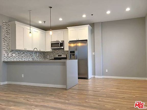 2nd image of 10560 Santa Monica Blvd APT 3