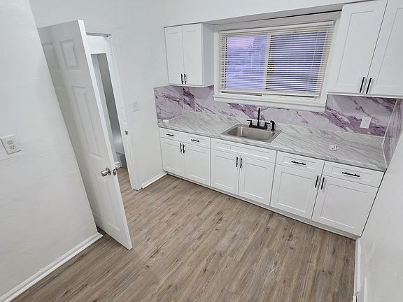 5th image of 9400 Marlowe St