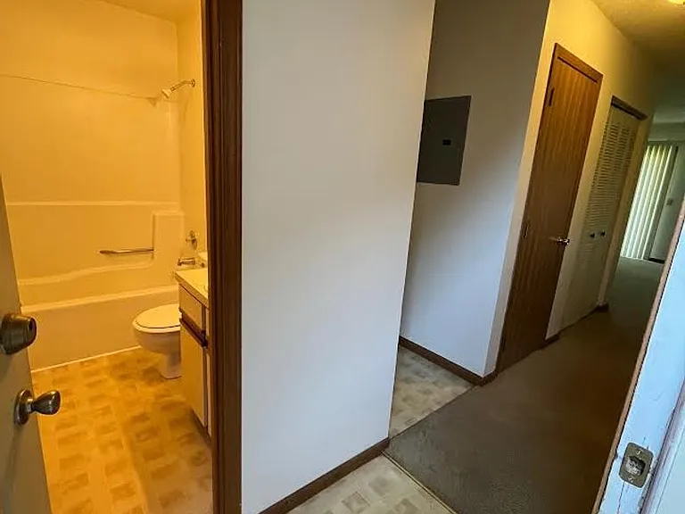 Two bedroom, 1 bathroom, patio — Photo 29