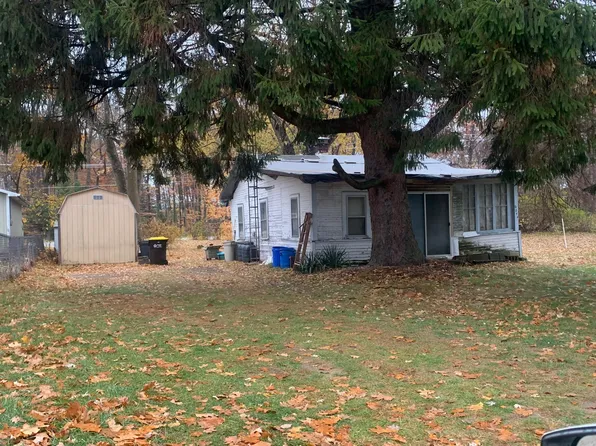 6054 Superior St, Coloma, MI 49038