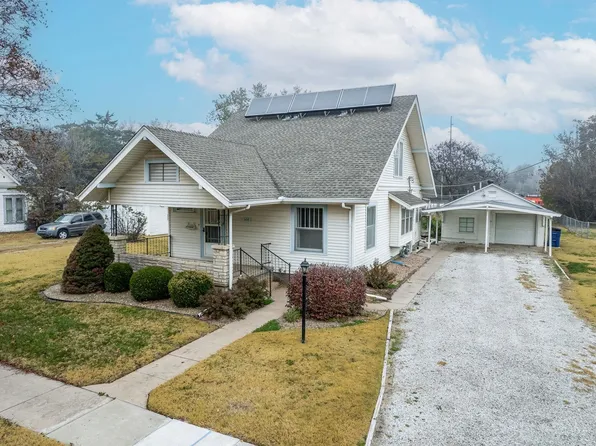 508 W 1st St, Valley Center, KS 67147