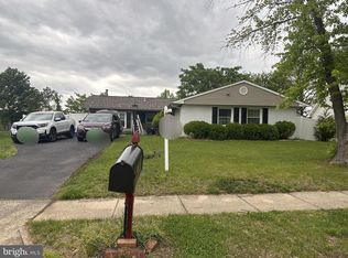 4128 Point Hollow Ln, Fairfax, VA 22033