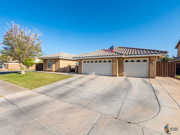 3rd image of 2687 Sandalwood Dr