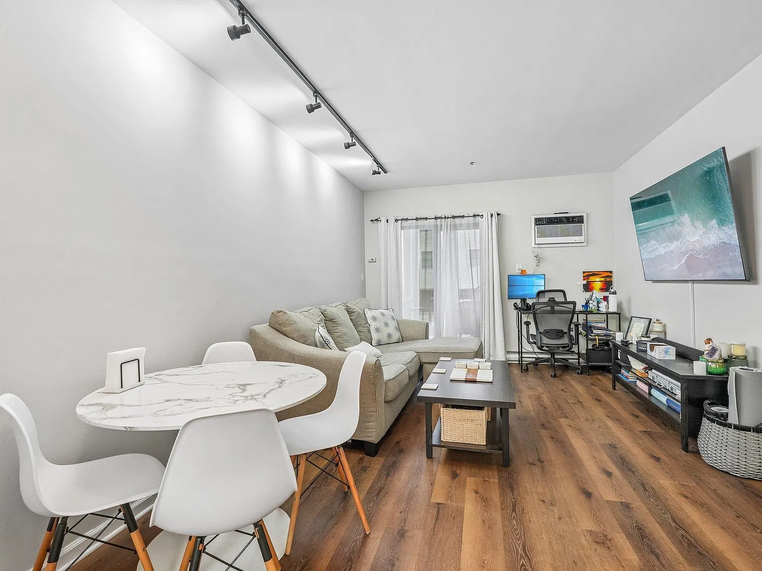 1 bed, 1.0 bath, 542 sqft, $3,000 — Photo 3