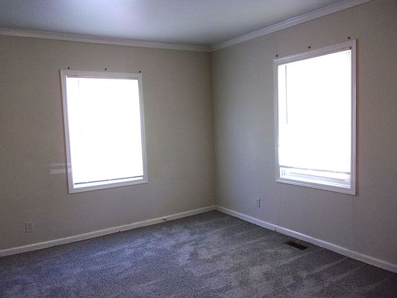 5th image of 526 Leslie St