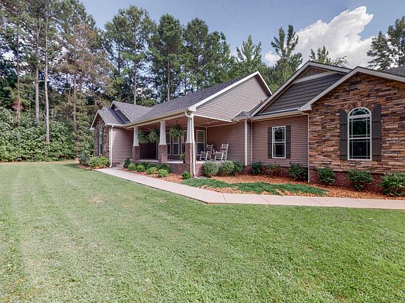 2nd image of 4065 Oakwood Rd