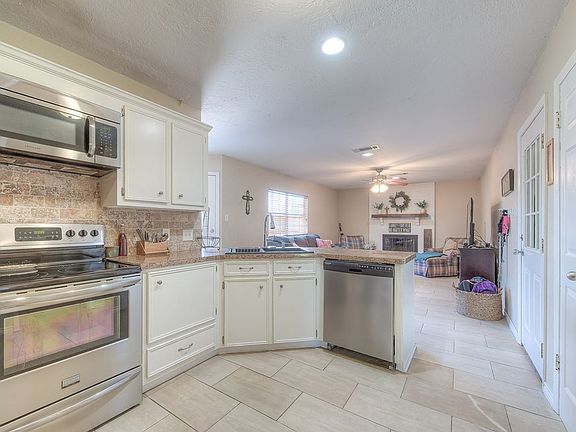 5th image of 4116 Sleepy Hollow Ln