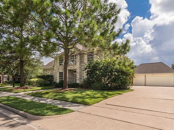 Corner location in Bay Oaks