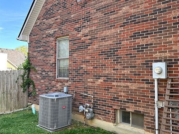4th image of 4231 Royal Oak Drive