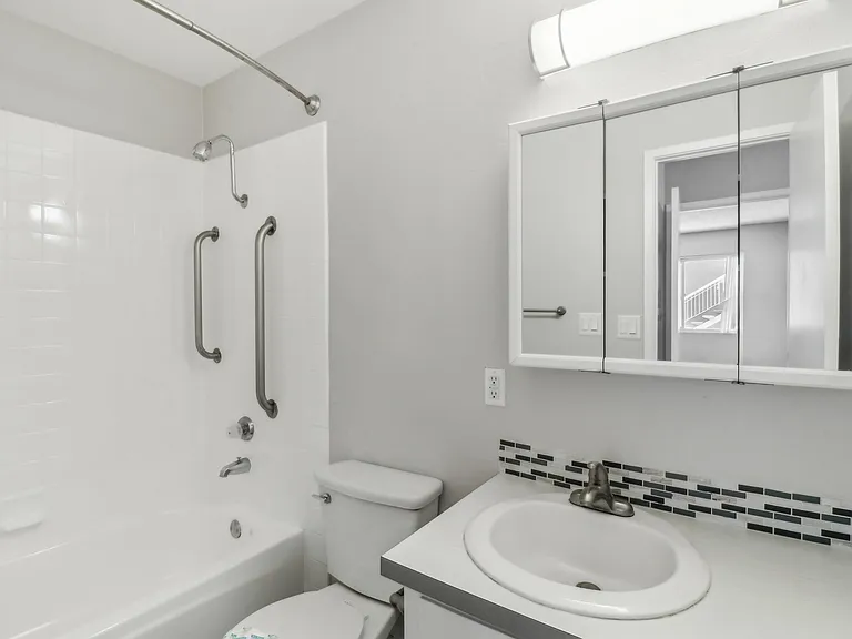 The Atherton Apartments — Photo 8
