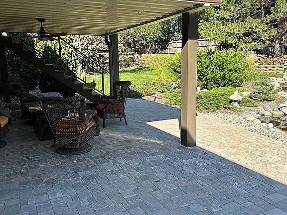 Patio w/Infrared Htrs & Fan