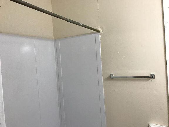 5th image of 10 Auburn St APT 1